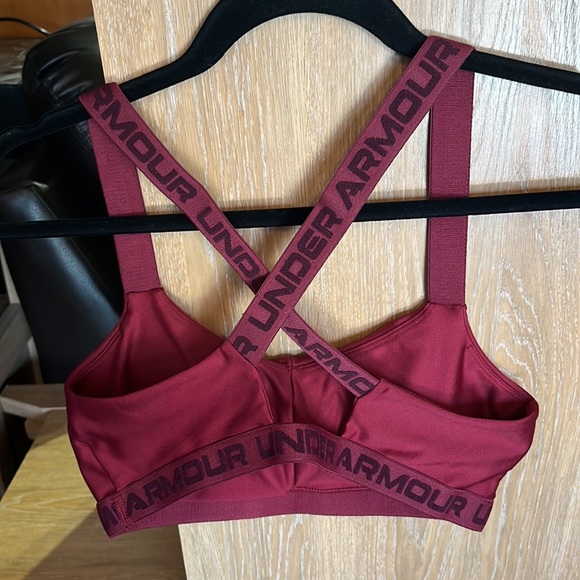 never worn burgundy under armour sports bra - Picture 2 of 3